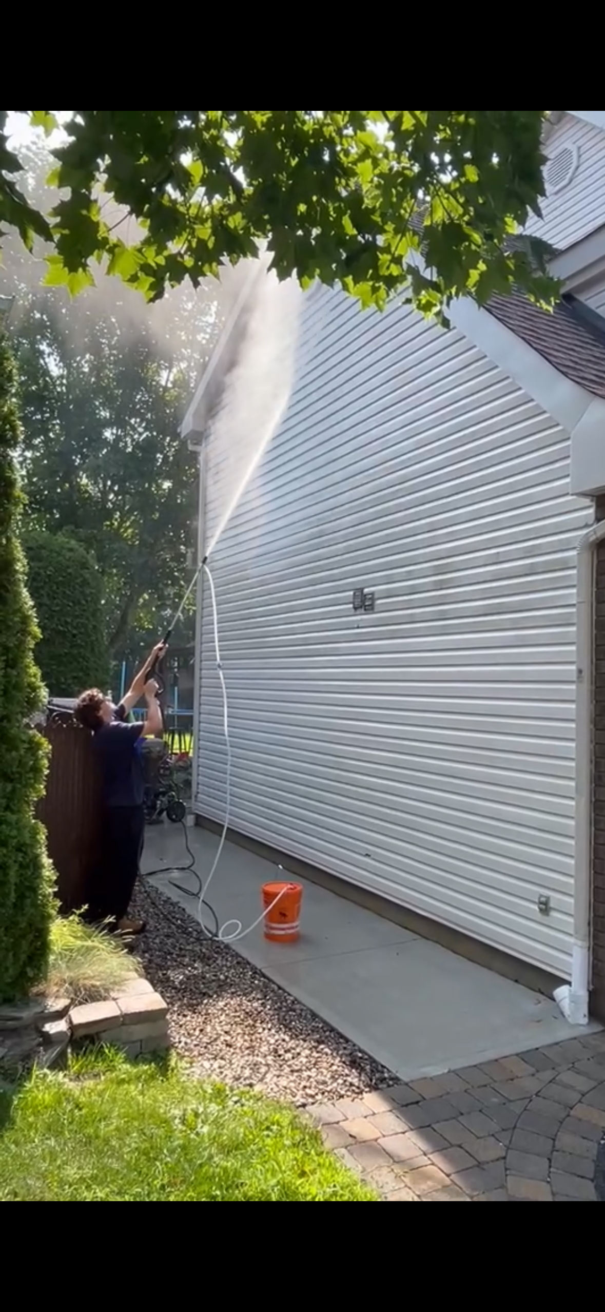 Soft washing revêtement extérieur maison — Exterio